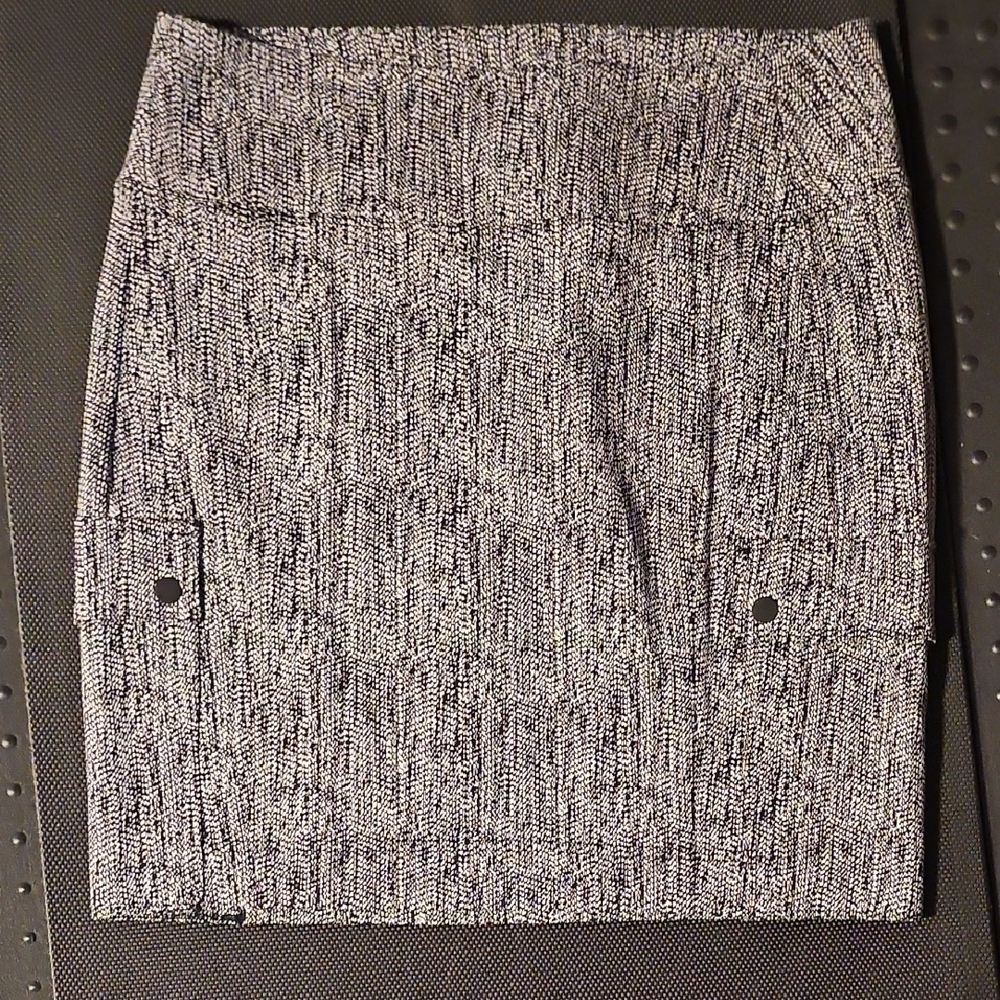 Athleta delancy cargo skirt